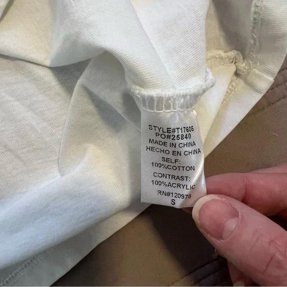 Fab'rik White Top with Multicolor Crochet Sleeves - Picture 4 of 5